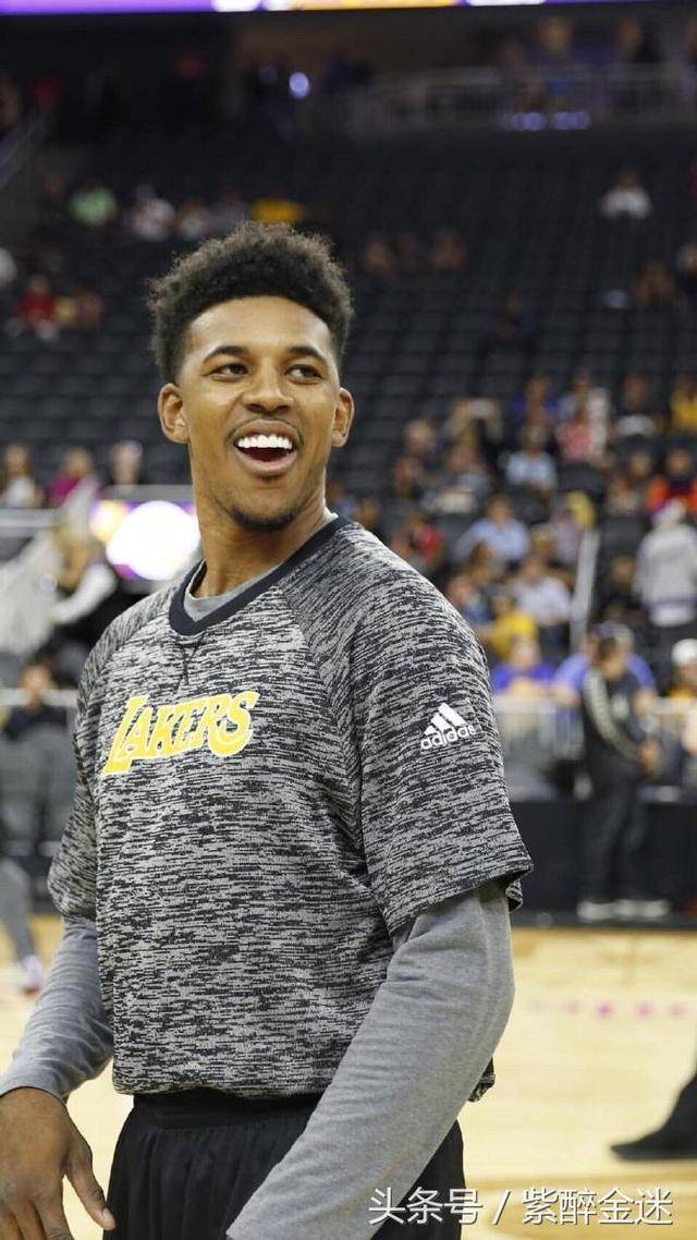 确保与白球 确保与白球