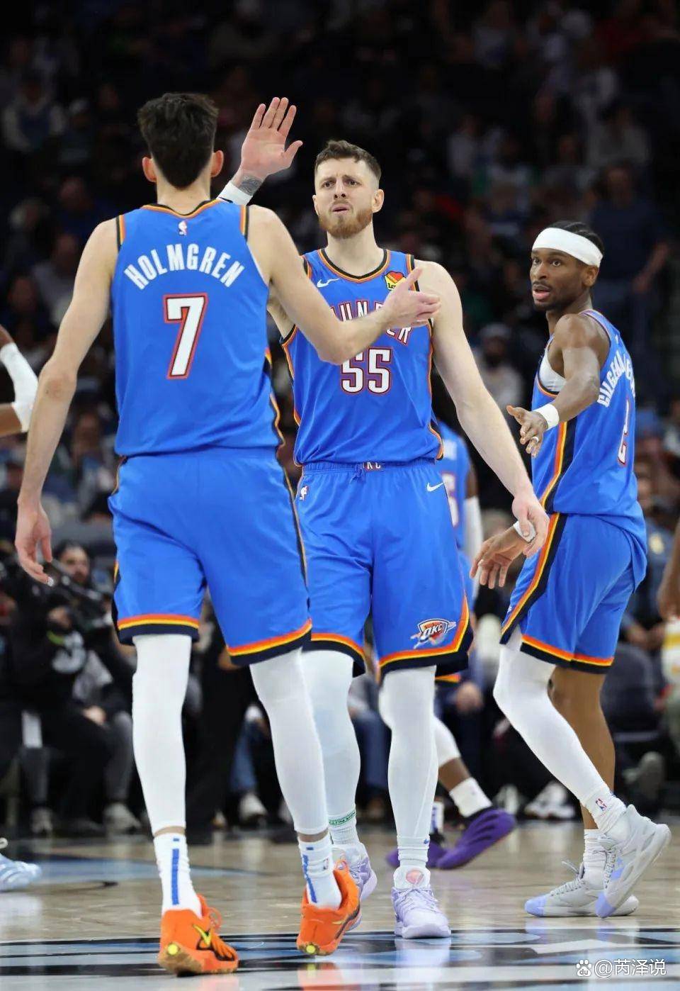 骑士全队首节手感不佳，投篮仅25投8中&已落后老鹰10分